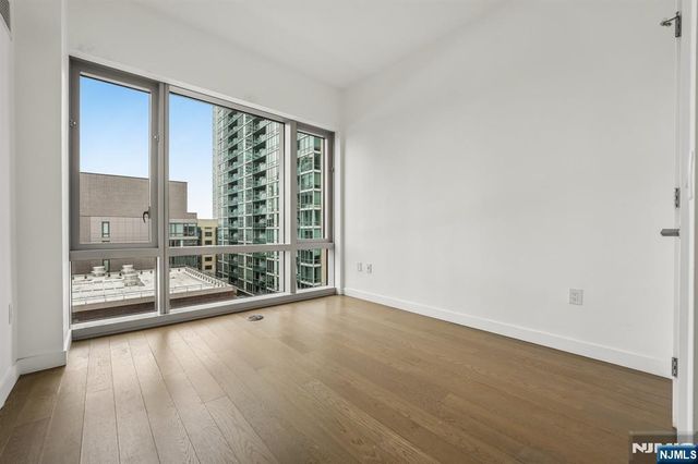 75 Park Lane, Jersey City, NJ 07310