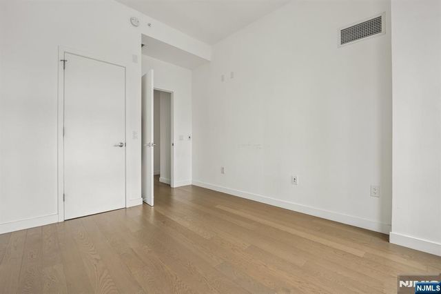 75 Park Lane, Jersey City, NJ 07310