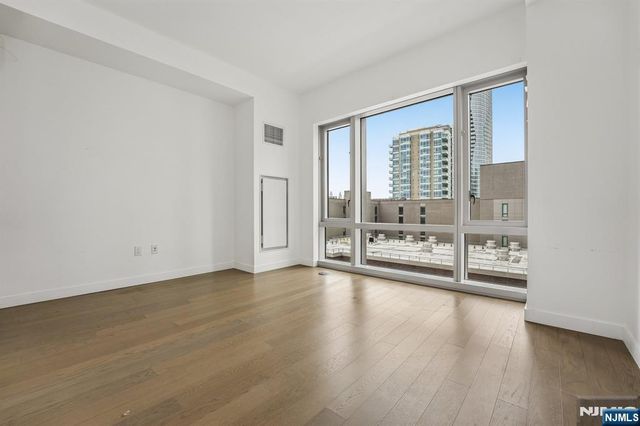 75 Park Lane, Jersey City, NJ 07310
