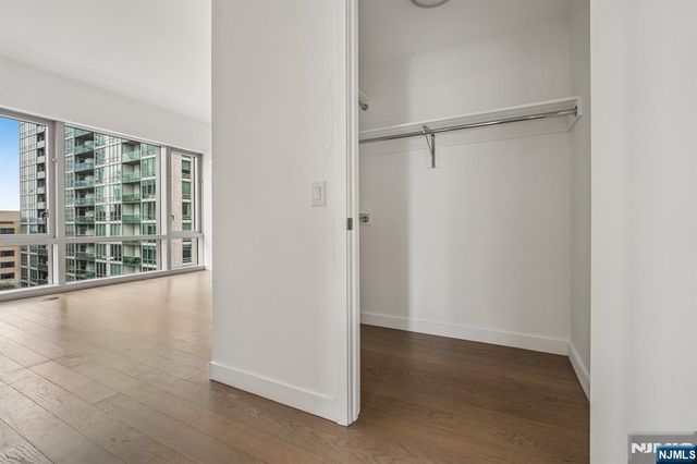 75 Park Lane, Jersey City, NJ 07310