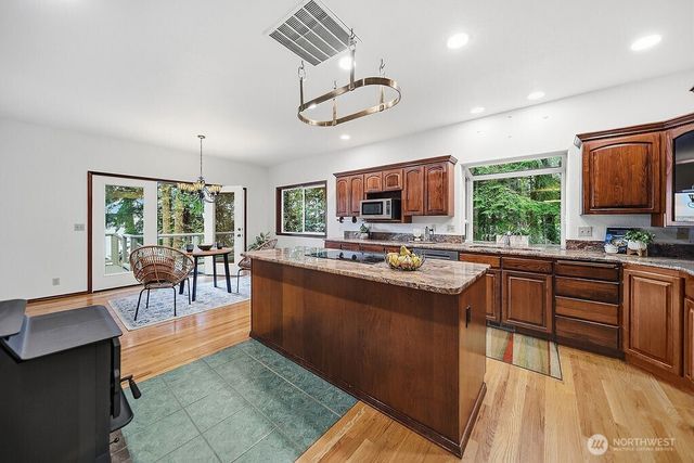 141 E WINTERWOOD Drive, Grapeview, WA 98546