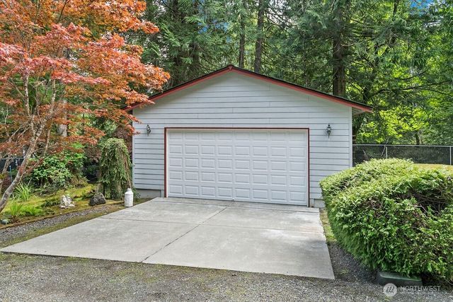 141 E WINTERWOOD Drive, Grapeview, WA 98546