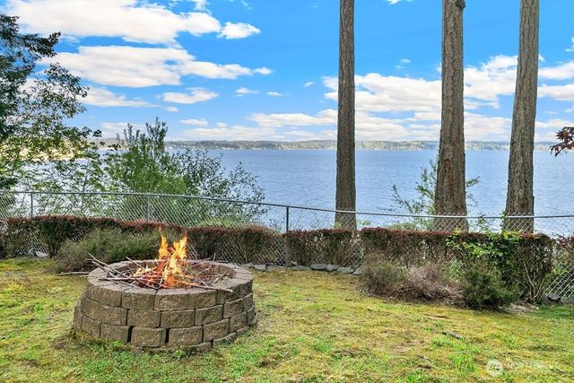 141 E WINTERWOOD Drive, Grapeview, WA 98546