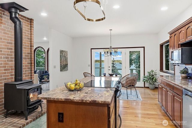 141 E WINTERWOOD Drive, Grapeview, WA 98546