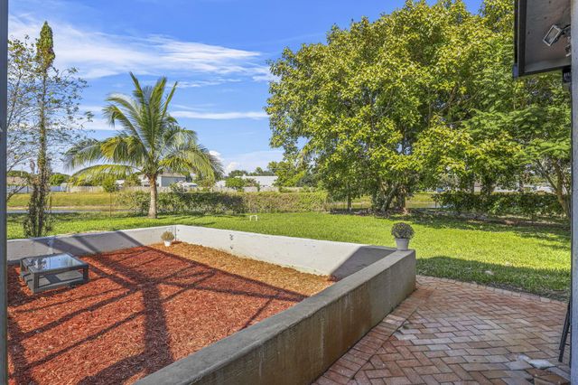 140 SW Mark Court, Port St Lucie, FL 34953