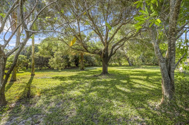 140 SW Mark Court, Port St Lucie, FL 34953