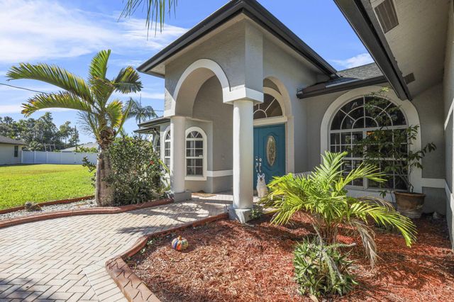 140 SW Mark Court, Port St Lucie, FL 34953