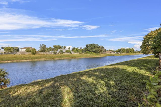 140 SW Mark Court, Port St Lucie, FL 34953