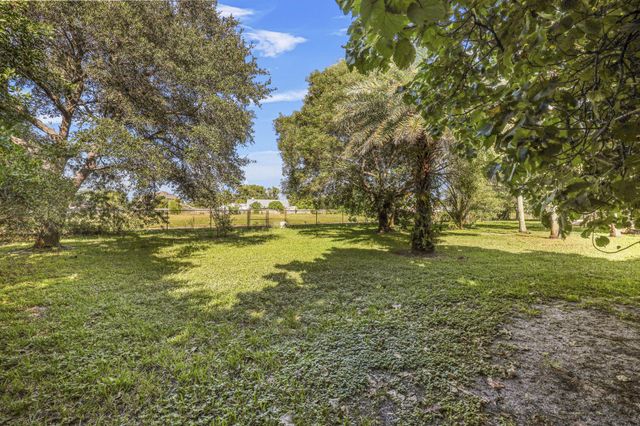 140 SW Mark Court, Port St Lucie, FL 34953
