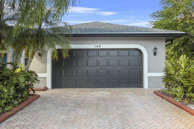 140 SW Mark Court, Port St Lucie, FL 34953