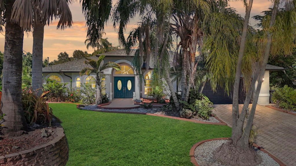 140 SW Mark Court, Port St Lucie, FL 34953