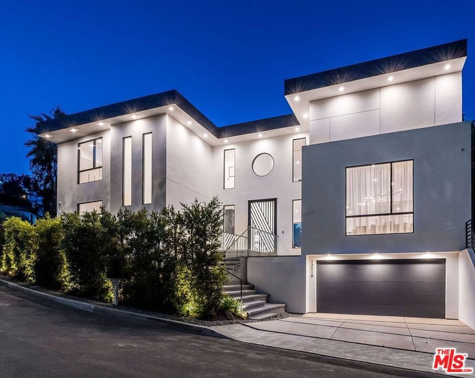 12119 Travis Street, Los Angeles, CA 90049 — exterior