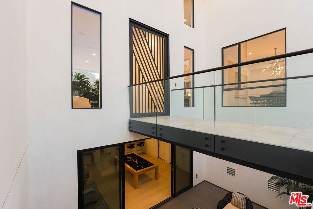 12119 Travis Street, Los Angeles, CA 90049 — photo 3