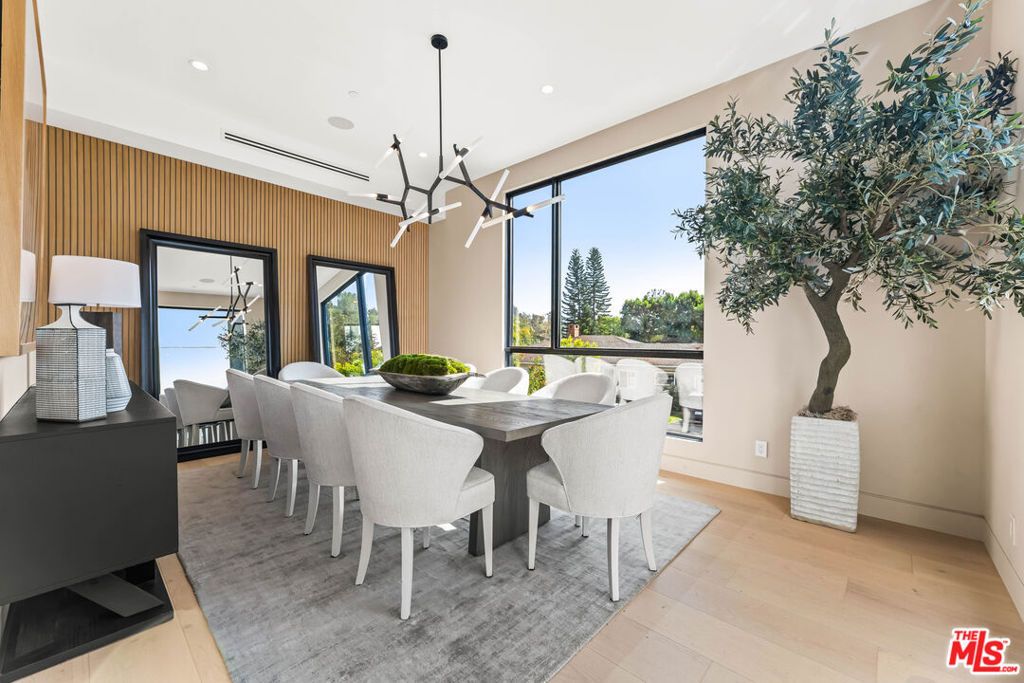 12119 Travis Street, Los Angeles, CA 90049 — photo 4