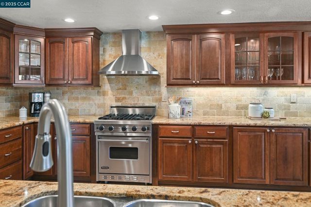 320 Deepcreek Ct, Danville, CA 94506