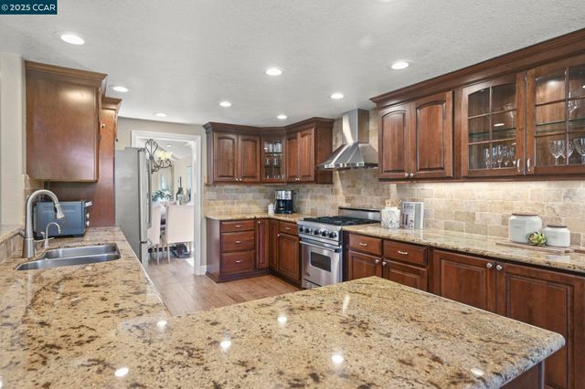 320 Deepcreek Ct, Danville, CA 94506