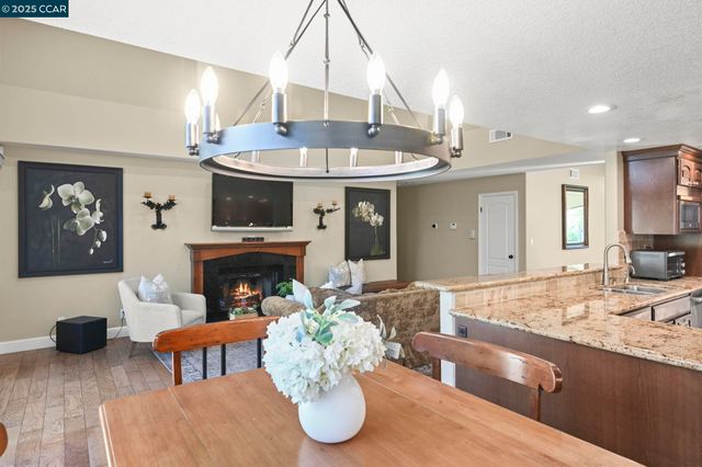 320 Deepcreek Ct, Danville, CA 94506