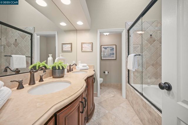 320 Deepcreek Ct, Danville, CA 94506