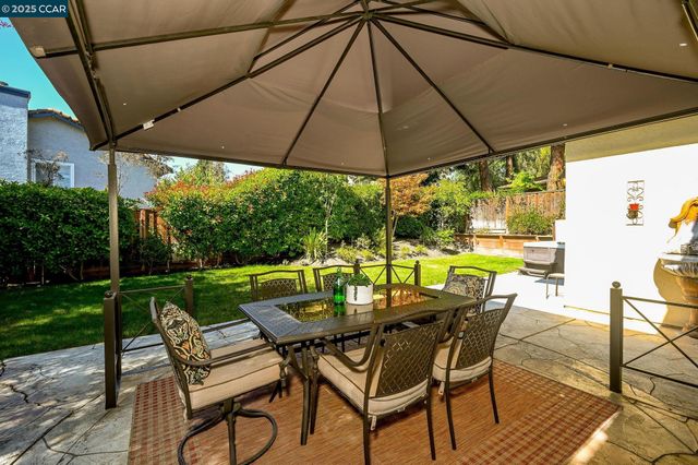 320 Deepcreek Ct, Danville, CA 94506