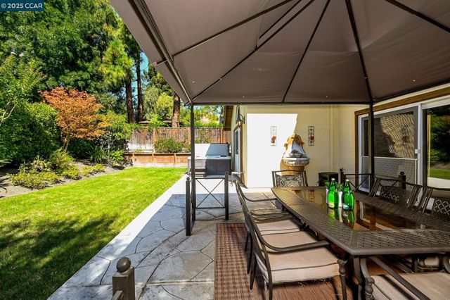 320 Deepcreek Ct, Danville, CA 94506