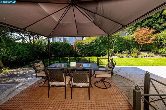 320 Deepcreek Ct, Danville, CA 94506