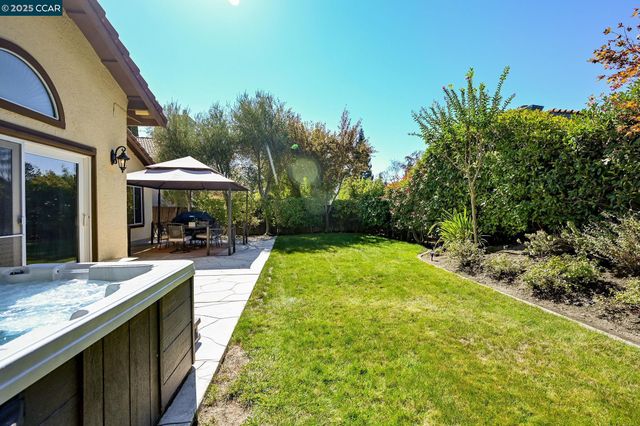 320 Deepcreek Ct, Danville, CA 94506