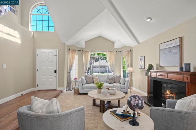 320 Deepcreek Ct, Danville, CA 94506