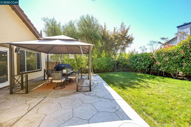 320 Deepcreek Ct, Danville, CA 94506