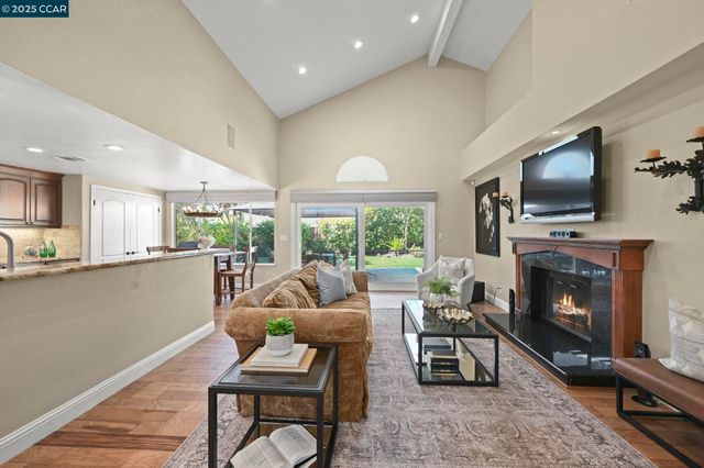 320 Deepcreek Ct, Danville, CA 94506