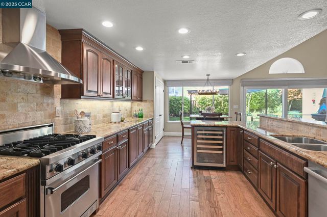 320 Deepcreek Ct, Danville, CA 94506