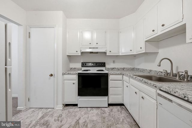 1110 WAYNE AVE, Coatesville, PA 19320