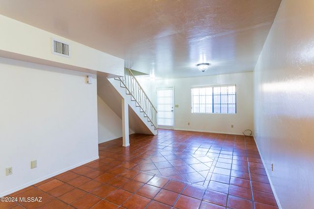 2522 N Corinthian Garden Dr Apt 2, Nogales, AZ 85621