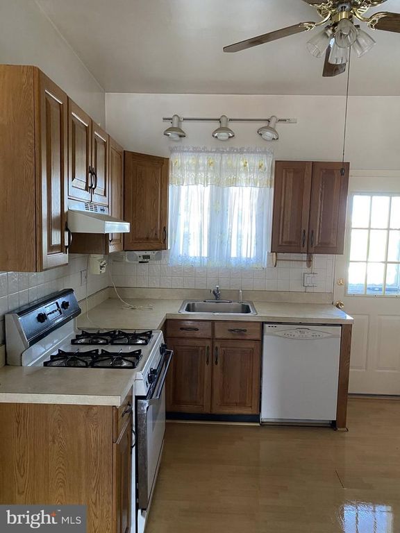 Image 10 of property listing at 610 RAPPOLLA ST, Baltimore, MD 21224