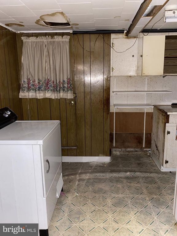 Image 15 of property listing at 610 RAPPOLLA ST, Baltimore, MD 21224