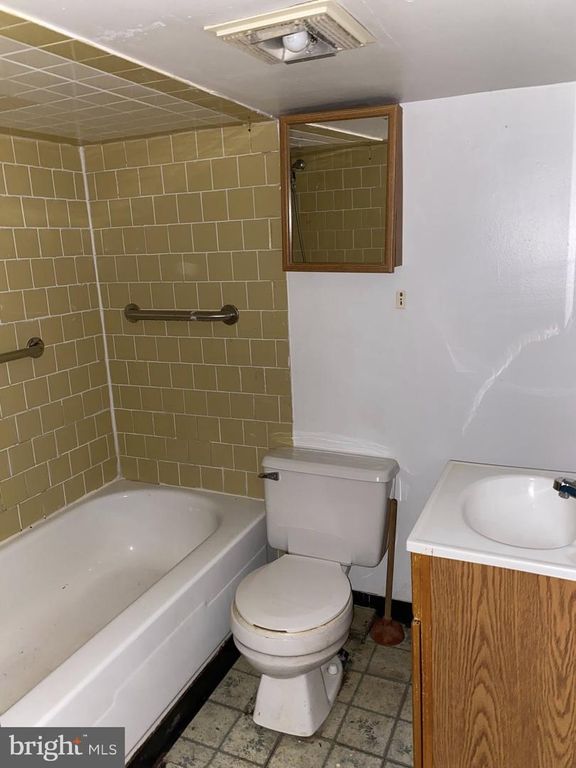 Image 21 of property listing at 610 RAPPOLLA ST, Baltimore, MD 21224