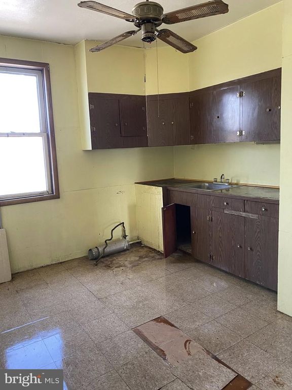 Image 4 of property listing at 610 RAPPOLLA ST, Baltimore, MD 21224