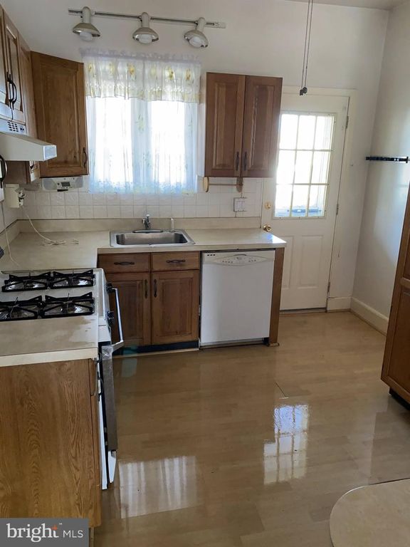 Image 9 of property listing at 610 RAPPOLLA ST, Baltimore, MD 21224