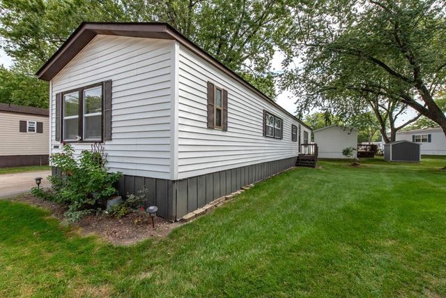 3285 Meadow Drive, Park City, IL 60085