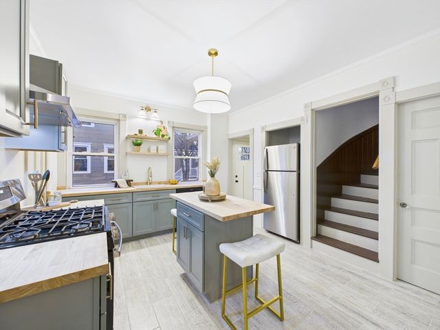 138 Willis St, New Bedford, MA 02740