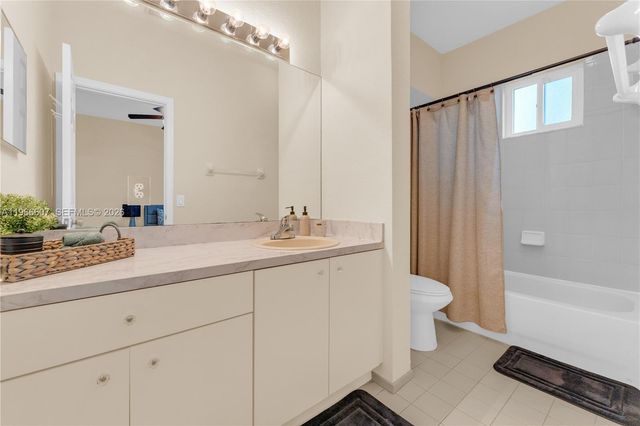 8844 S Isles Cir 0, Tamarac, FL 33321