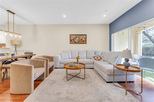 8844 S Isles Cir 0, Tamarac, FL 33321