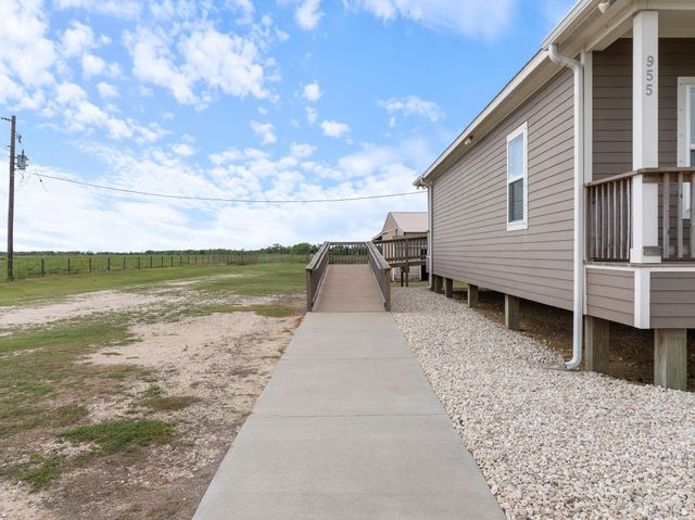 955 County Road 385, Palacios, TX 77465