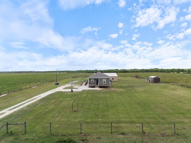 955 County Road 385, Palacios, TX 77465