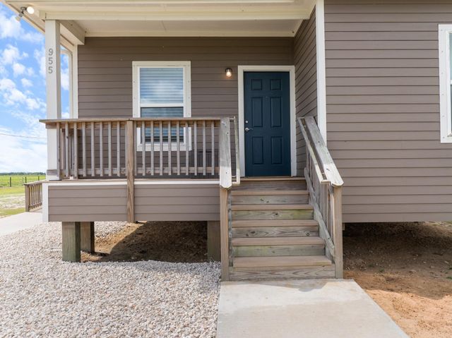 955 County Road 385, Palacios, TX 77465