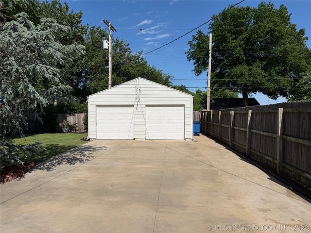 927 S Toledo Avenue, Tulsa, OK 74112