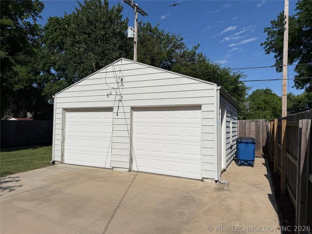 927 S Toledo Avenue, Tulsa, OK 74112