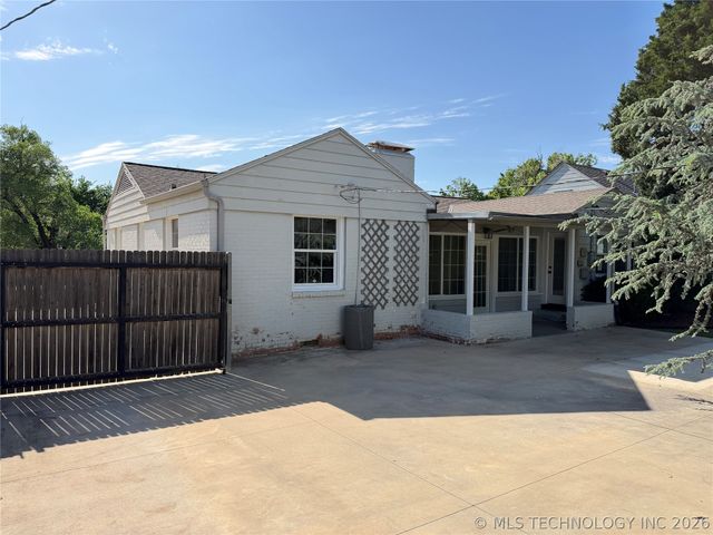 927 S Toledo Avenue, Tulsa, OK 74112