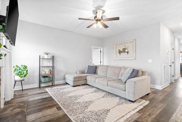 405 Andean Ct, Clarksville, TN 37040