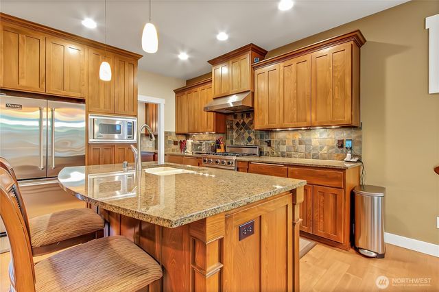 6408 86th Avenue W, University Place, WA 98467