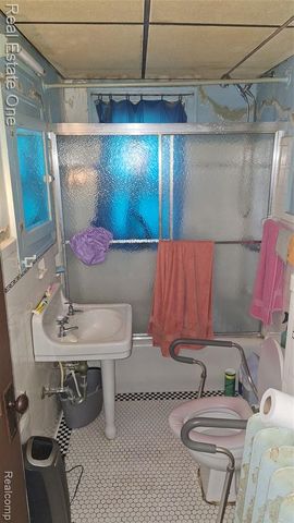 3280 Fullerton St Street, Detroit, MI 48238